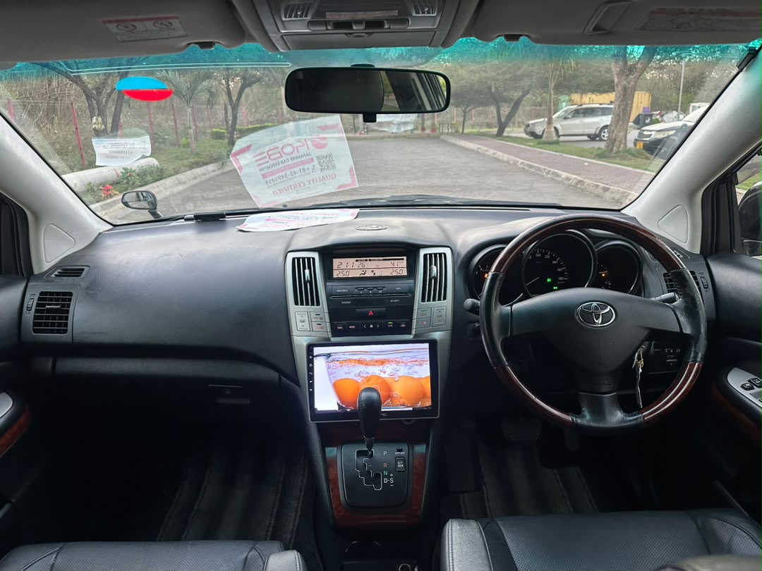 Toyota Harrier thumbnail 4